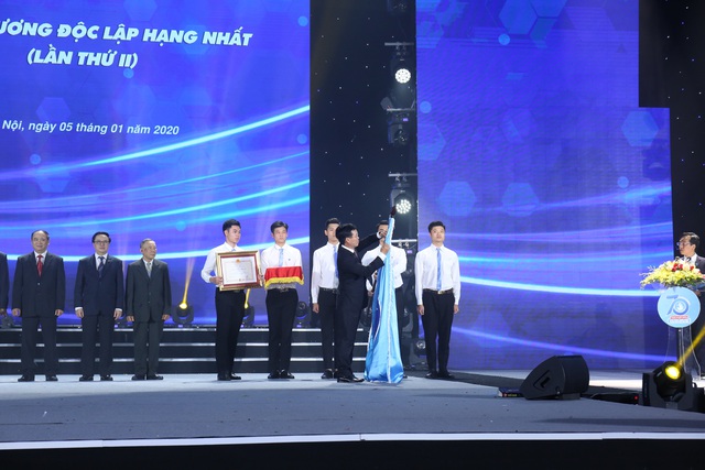 Hội Sinh viên Việt Nam nhận Huân chương Độc lập hạng Nhất lần thứ 2 - 1