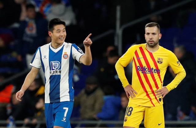Tiền đạo Trung Quốc đặt dấu mốc lịch sử khi ghi bàn vào lưới Barcelona - 1 Tiền đạo Trung Quốc đặt dấu mốc lịch sử khi ghi bàn vào lưới Barcelona - 1