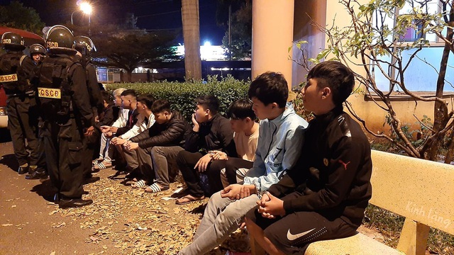 Vụ học sinh tụ tập đánh nhau: Nhà trường báo cáo không chính xác số lượng học sinh tham gia? - 1 Vụ học sinh tụ tập đánh nhau: Nhà trường báo cáo không chính xác số lượng học sinh tham gia? - 1