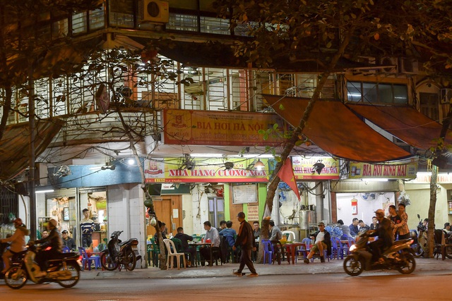 Hà Nội: Quán nhậu đìu hiu vắng khách, thất thu sau Nghị định 100 - 16 Hà Nội: Quán nhậu đìu hiu vắng khách, thất thu sau Nghị định 100 - 16