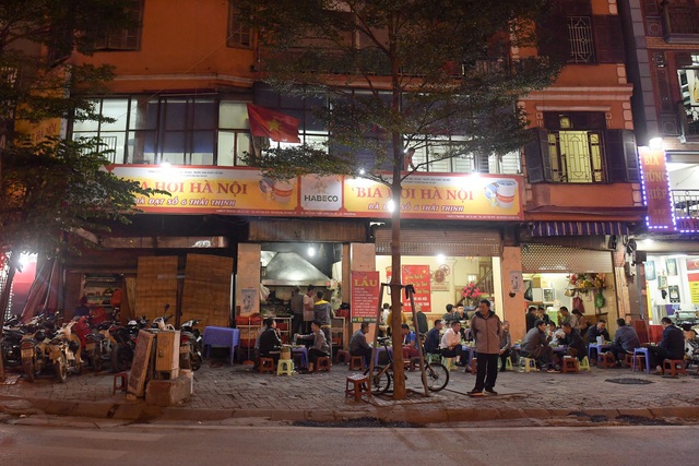 Hà Nội: Quán nhậu đìu hiu vắng khách, thất thu sau Nghị định 100 - 18 Hà Nội: Quán nhậu đìu hiu vắng khách, thất thu sau Nghị định 100 - 18