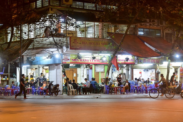 Hà Nội: Quán nhậu đìu hiu vắng khách, thất thu sau Nghị định 100 - 15 Hà Nội: Quán nhậu đìu hiu vắng khách, thất thu sau Nghị định 100 - 15