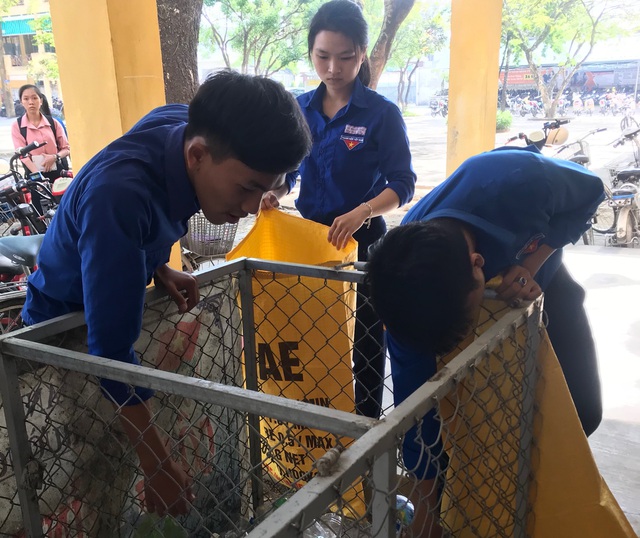 Học sinh chung tay chống rác thải nhựa - 1 Học sinh chung tay chống rác thải nhựa - 1