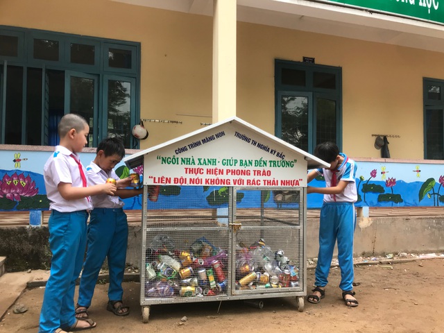 Học sinh chung tay chống rác thải nhựa - 2 Học sinh chung tay chống rác thải nhựa - 2