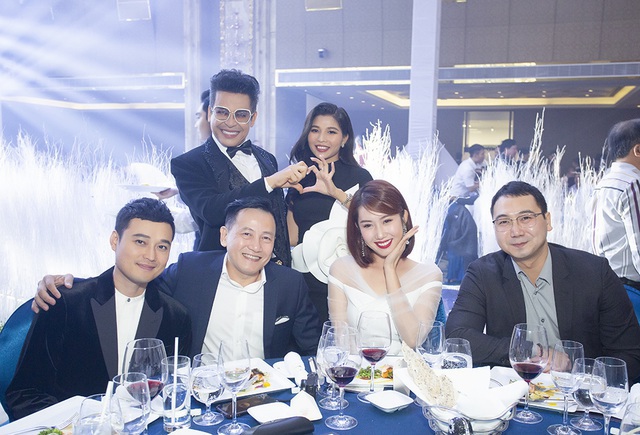 Top 3 đám cưới hào nhoáng nhất showbiz Việt năm 2019 - 15