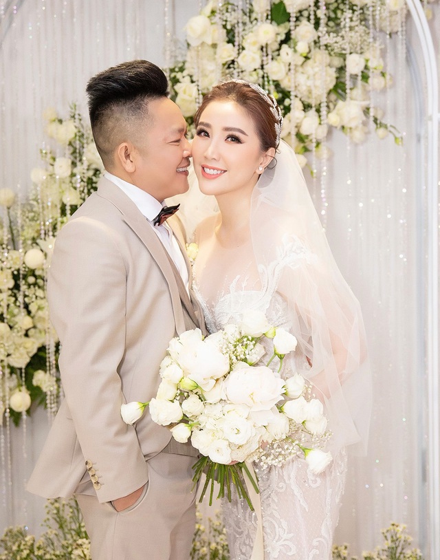 Top 3 đám cưới hào nhoáng nhất showbiz Việt năm 2019 - 11