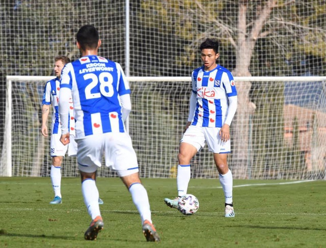 Văn Hậu đ&aacute; trọn vẹn hiệp 2 trận giao hữu Heerenveen thắng Heracles - 1