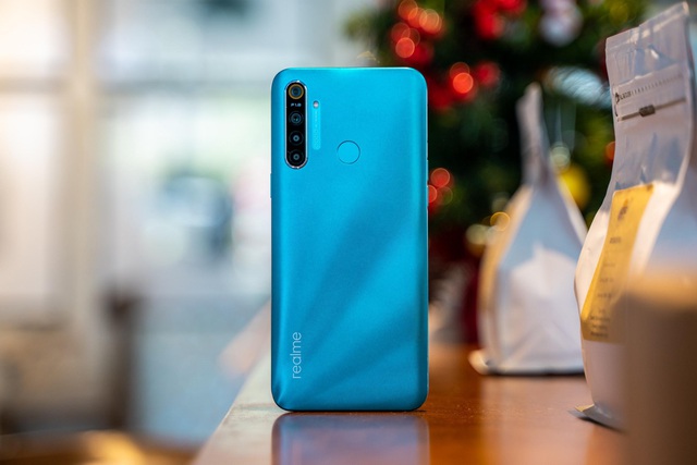 Realme tung smartphone phổ thông sở hữu 4 camera - 2 Realme tung smartphone phổ thông sở hữu 4 camera - 2