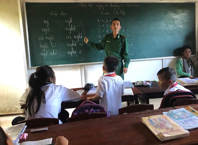 Thầy giáo quân hàm xanh dạy học nơi đảo xa - 1