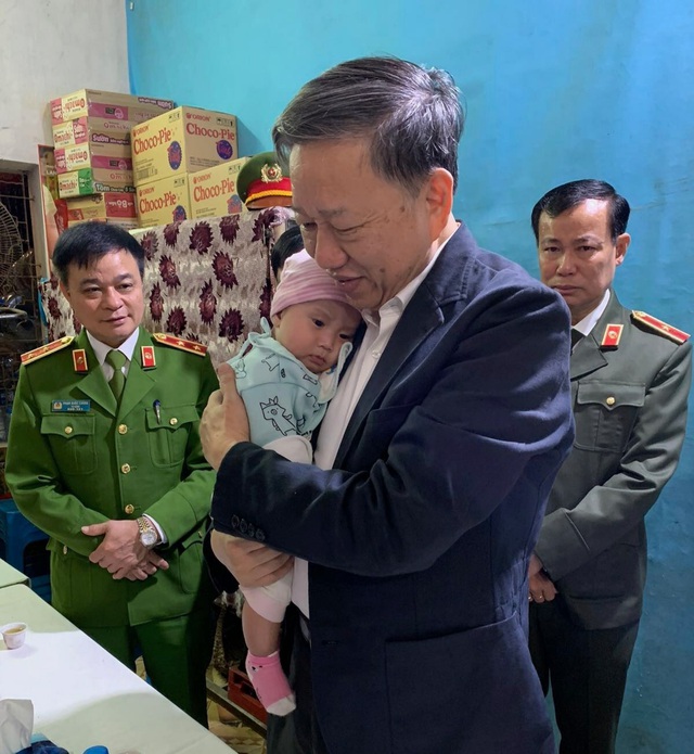 Dong-Tam5.jpg Bộ trưởng Tô Lâm thăm gia đình 3 chiến sỹ hi sinh tại Đồng Tâm