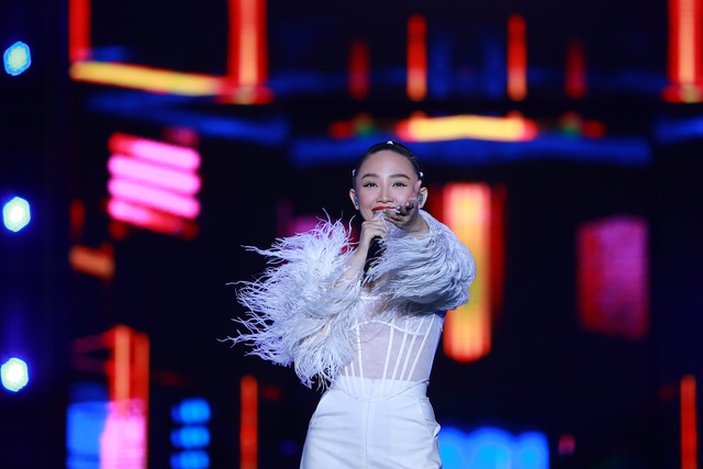 “2020 K-Pop Super Concert”: Người hâm mộ đội mưa cuồng nhiệt cổ vũ thần tượng  - 2