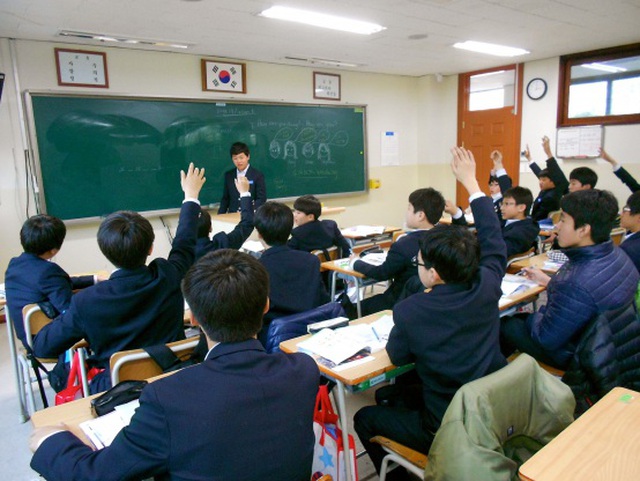 Hàn Quốc: Ngày càng nhiều giáo viên mua bảo hiểm phòng bạo lực học đường - 1
