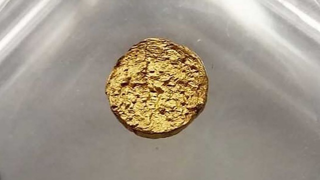 Tạo ra “vàng ròng 18 carat” kiểu mới từ… nhựa - 1