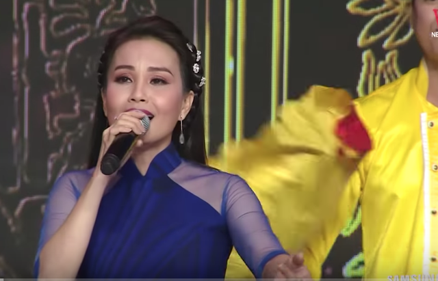 Cẩm Ly nước mắt rơi l&atilde; ch&atilde; khi từng phải đ&oacute;n giao thừa... ngo&agrave;i đường - 1