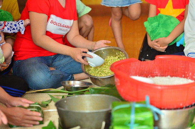 Bánh chưng gói lá bàng vuông: Đặc sản của Trường Sa - 9 Bánh chưng gói lá bàng vuông: Đặc sản của Trường Sa - 9