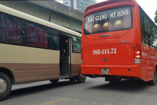 Hà Nội: Xe khách thỏa sức lộng hành xung quanh bến xe Mỹ Đình - 5