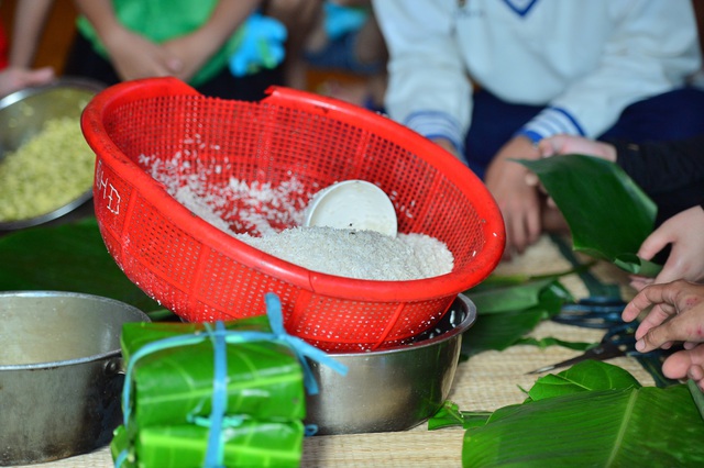 Bánh chưng gói lá bàng vuông: Đặc sản của Trường Sa - 8 Bánh chưng gói lá bàng vuông: Đặc sản của Trường Sa - 8