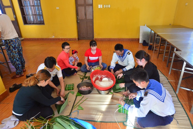 Bánh chưng gói lá bàng vuông: Đặc sản của Trường Sa - 4 Bánh chưng gói lá bàng vuông: Đặc sản của Trường Sa - 4