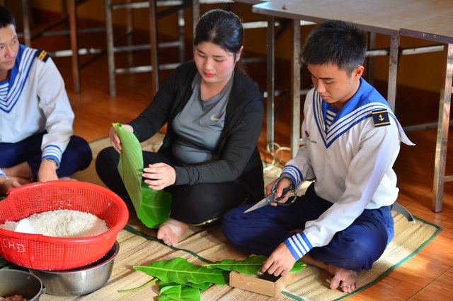 Bánh chưng gói lá bàng vuông: Đặc sản của Trường Sa - 6 Bánh chưng gói lá bàng vuông: Đặc sản của Trường Sa - 6