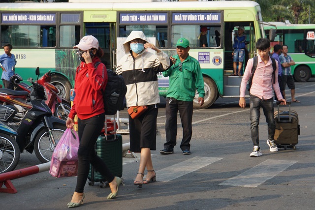 Bến xe miền Tây thông thoáng, bến xe miền Đông kẹt cứng ngày cận Tết - 11