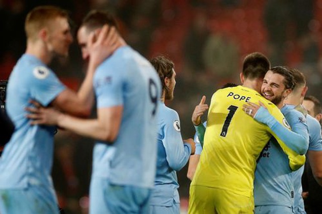 Những khoảnh khắc g&acirc;y thất vọng của Man Utd trước Burnley tr&ecirc;n s&acirc;n nh&agrave; - 16