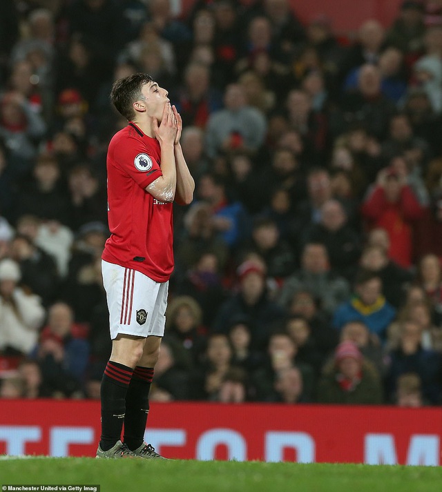 Man Utd bị Burnley đ&egrave; bẹp ngay tr&ecirc;n s&acirc;n nh&agrave; Old Trafford - 3