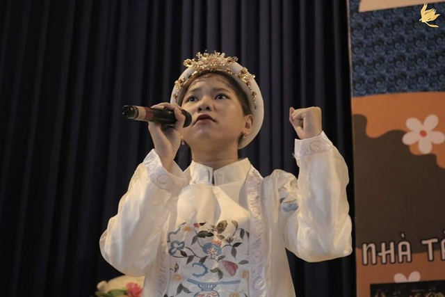 Nữ sinh 17 tuổi gây sửng sốt khi chọn lối đi... cải lương - 3