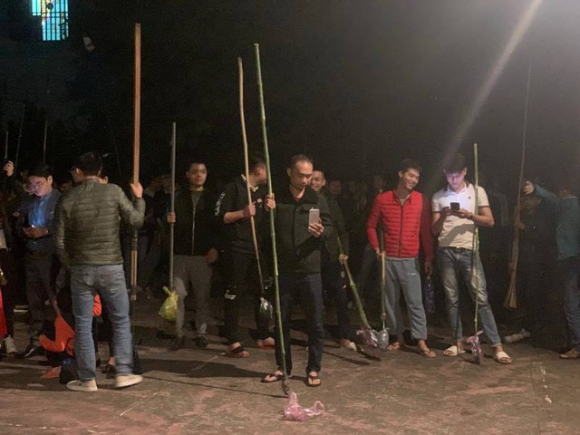 Đ&ecirc;m Giao thừa, cả l&agrave;ng chạy thật nhanh đưa &ldquo;lửa Th&aacute;nh&rdquo; về nh&agrave; - 1