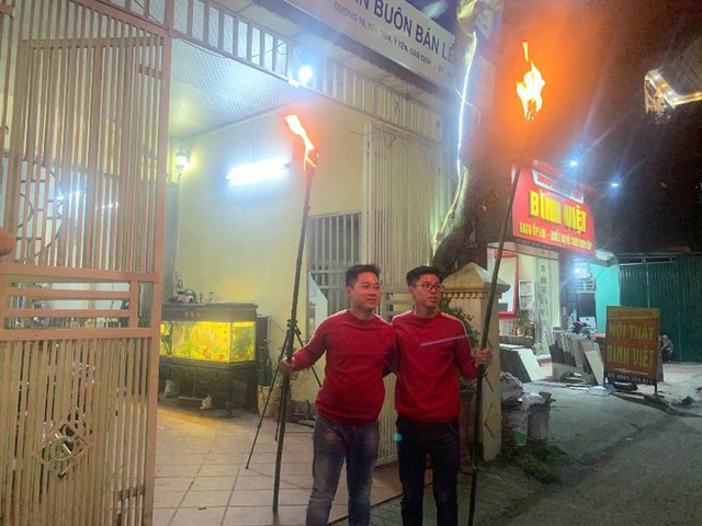 Đ&ecirc;m Giao thừa, cả l&agrave;ng chạy thật nhanh đưa &ldquo;lửa Th&aacute;nh&rdquo; về nh&agrave; - 5