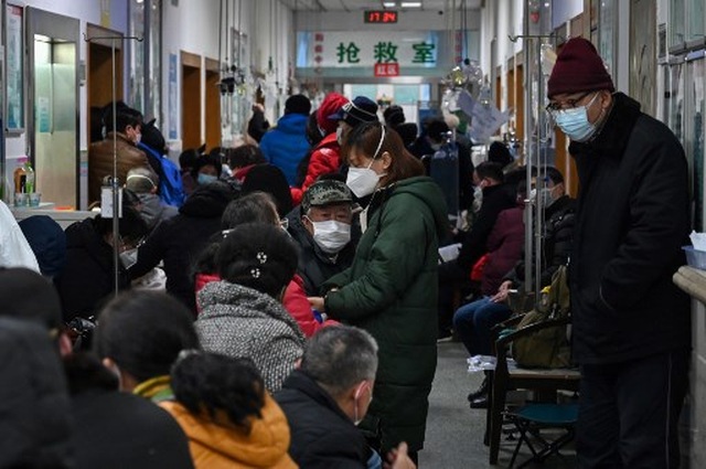 Cảnh tượng như “ngày tận thế” ở vùng tâm dịch viêm phổi lạ của Trung Quốc - 3