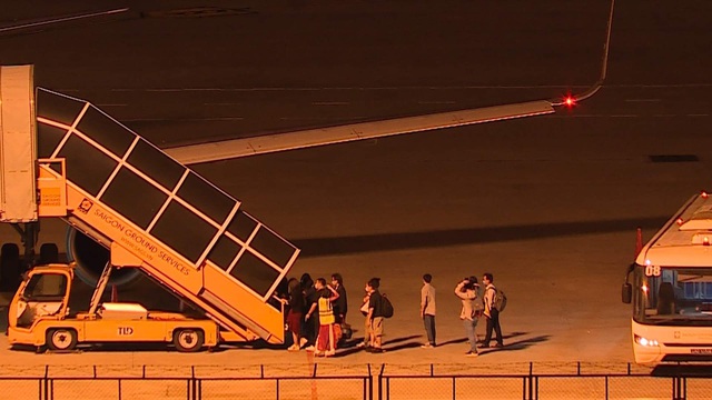 166 du khách đến Đà Nẵng từ Vũ Hán đã khởi hành bay về nước - 1