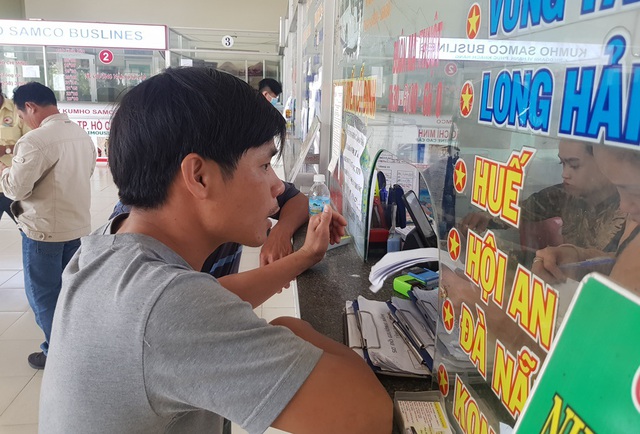 Phụ thu 60% sau Tết, nhiều nhà xe vẫn “cháy vé” - 2 Phụ thu 60% sau Tết, nhiều nhà xe vẫn “cháy vé” - 2