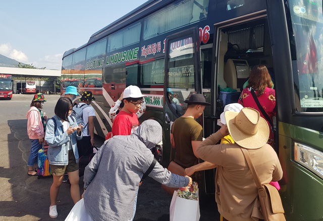 Phụ thu 60% sau Tết, nhiều nhà xe vẫn “cháy vé” - 1 Phụ thu 60% sau Tết, nhiều nhà xe vẫn “cháy vé” - 1