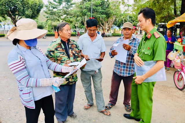 Vụ xả súng bắn chết 4 người: Người gọi điện cho “hiệp sĩ” không phải Tuấn “khỉ” - 2 Vụ xả súng bắn chết 4 người: Người gọi điện cho “hiệp sĩ” không phải Tuấn “khỉ” - 2