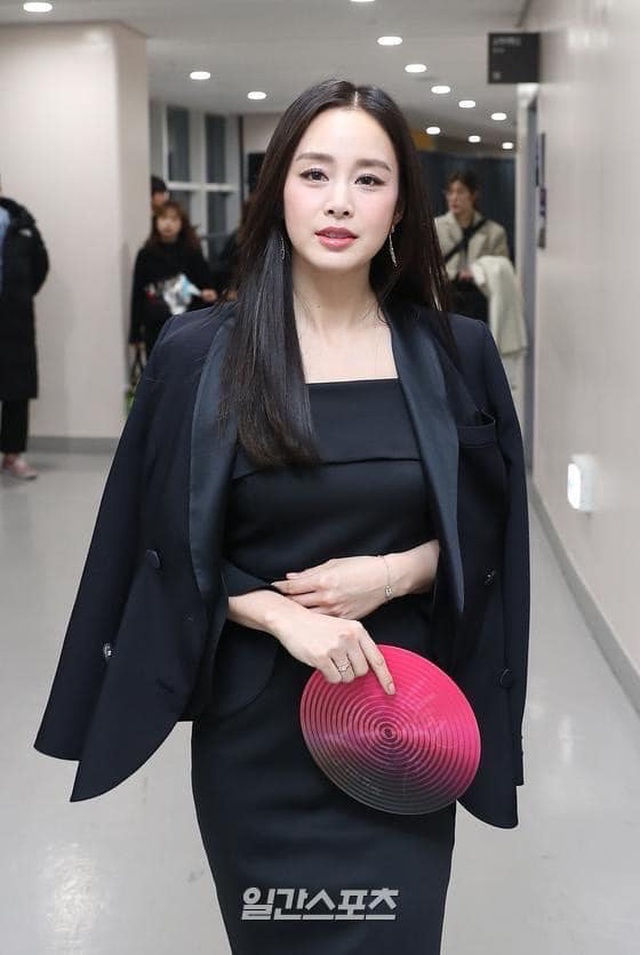 Vẻ đẹp vượt thời gian của mỹ nh&acirc;n hai con Kim Tae Hee - 6