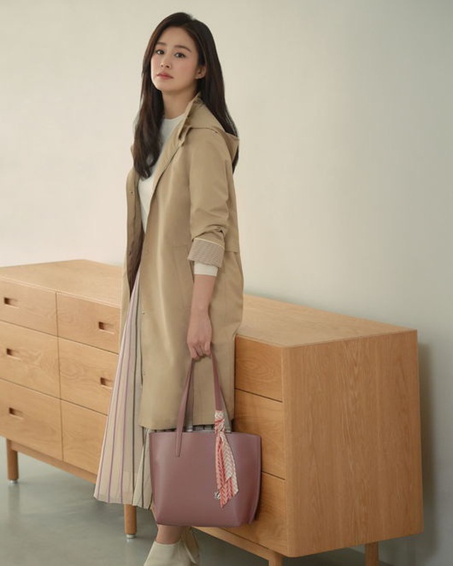 Vẻ đẹp vượt thời gian của mỹ nh&acirc;n hai con Kim Tae Hee - 9