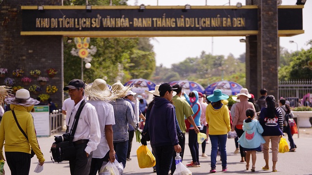 Đến thăm n&uacute;i B&agrave; Đen ng&agrave;y đầu năm - 2