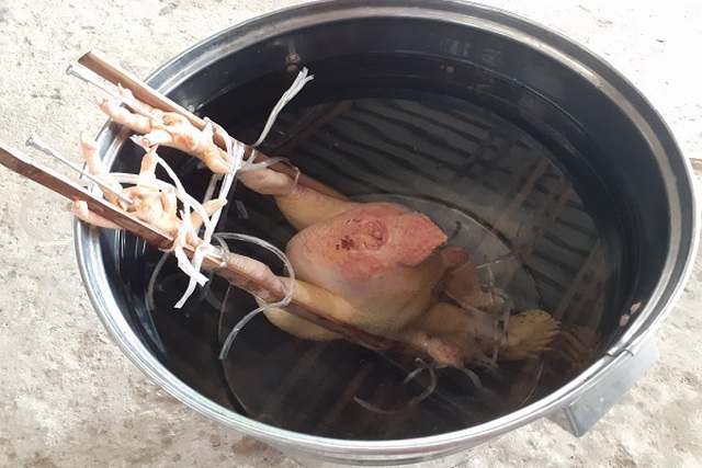 Những mâm cỗ gà chầu vô cùng độc đáo ngày Rằm tháng Giêng - 2 Những mâm cỗ gà chầu vô cùng độc đáo ngày Rằm tháng Giêng - 2