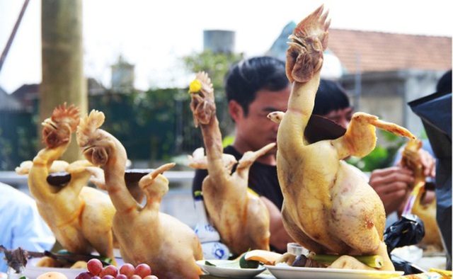 Những mâm cỗ gà chầu vô cùng độc đáo ngày Rằm tháng Giêng - 13 Những mâm cỗ gà chầu vô cùng độc đáo ngày Rằm tháng Giêng - 13