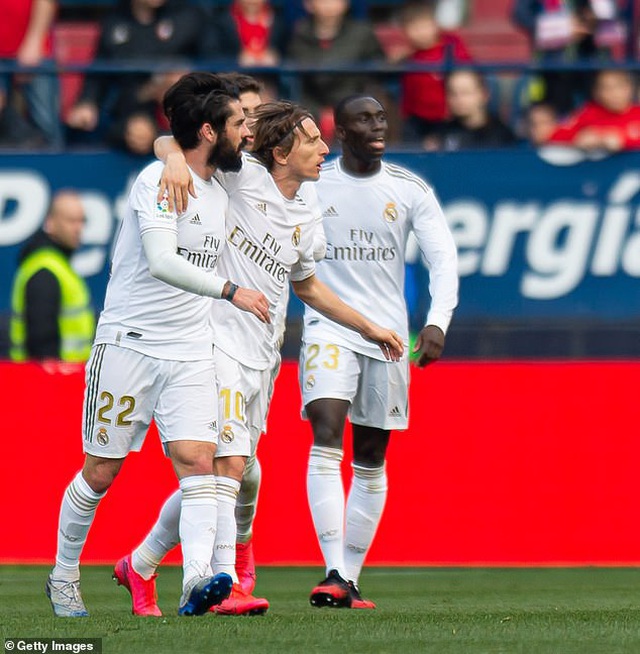 Osasuna 1-4 Real Madrid: Đoàn quân HLV Zidane vững ngôi đầu - 12 Osasuna 1-4 Real Madrid: Đoàn quân HLV Zidane vững ngôi đầu - 12
