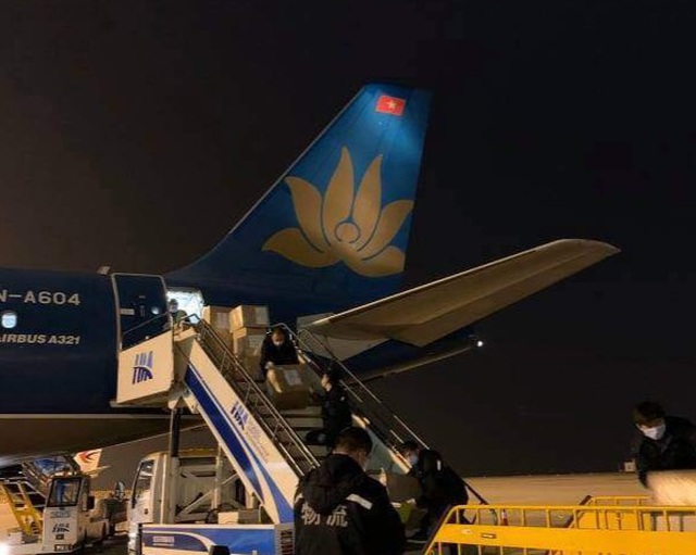 Hình ảnh đầu tiên của 29 người Việt vừa trở về từ Vũ Hán - 7 Hình ảnh đầu tiên của 29 người Việt vừa trở về từ Vũ Hán - 7
