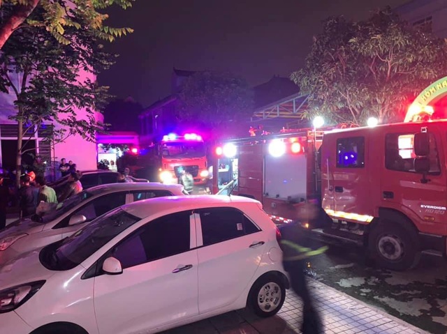 Giải cứu 7 người thoát khỏi đám cháy tại khu nhà ở sinh viên - 2