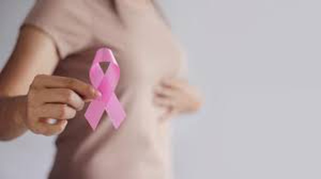 7 dấu hiệu ban đầu của bệnh ung thư vú chị em cần lưu ý - 1