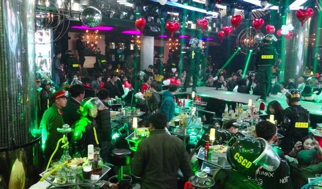 Đột kích quán bar lớn nhất Đà Lạt, phát hiện hơn 90 thanh niên phê ma tuý - 1