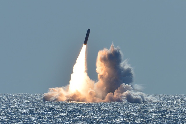 Mỹ phóng thử thành công siêu tên lửa đạn đạo Trident II - 1 Mỹ phóng thử thành công siêu tên lửa đạn đạo Trident II - 1