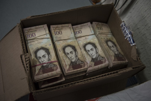 Chính phủ Venezuela cử người “lặn lội” sang Nga để in tiền về cho dân tiêu - 1