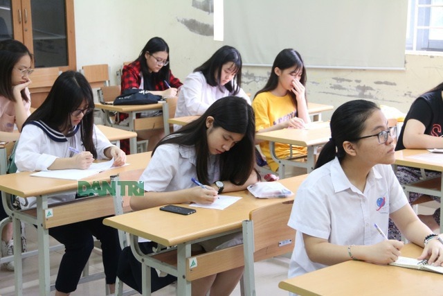 Tuyển sinh lớp 10 tại Hà Nội: Công bố môn thứ tư vào tháng 3 - 1