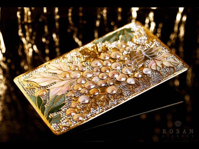 Thẻ tín dụng của giới siêu giàu được làm từ kim cương và vàng - 2