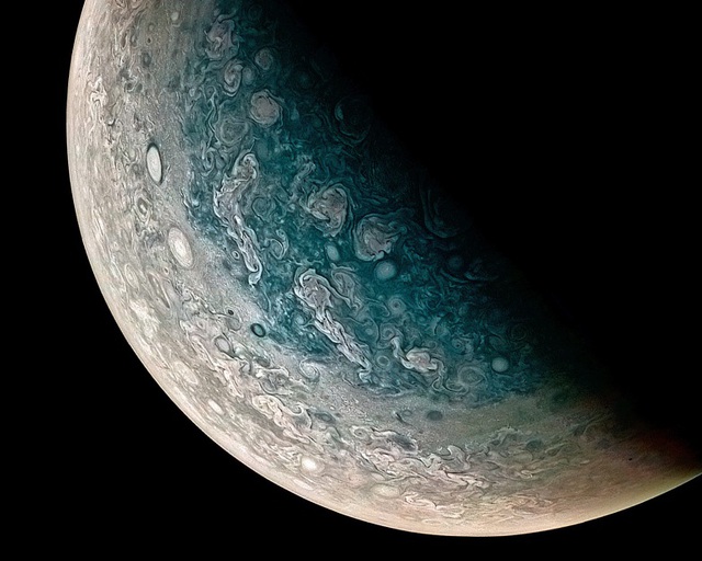 Tàu thăm dò của NASA tìm thấy nước trong khí quyển sao Mộc - 1