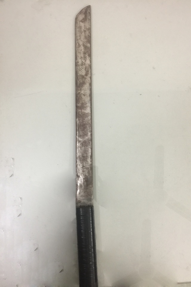 Bạn g&aacute;i bị tr&ecirc;u ghẹo, thiếu ni&ecirc;n 17 tuổi ch&eacute;m người giữa phố - 2